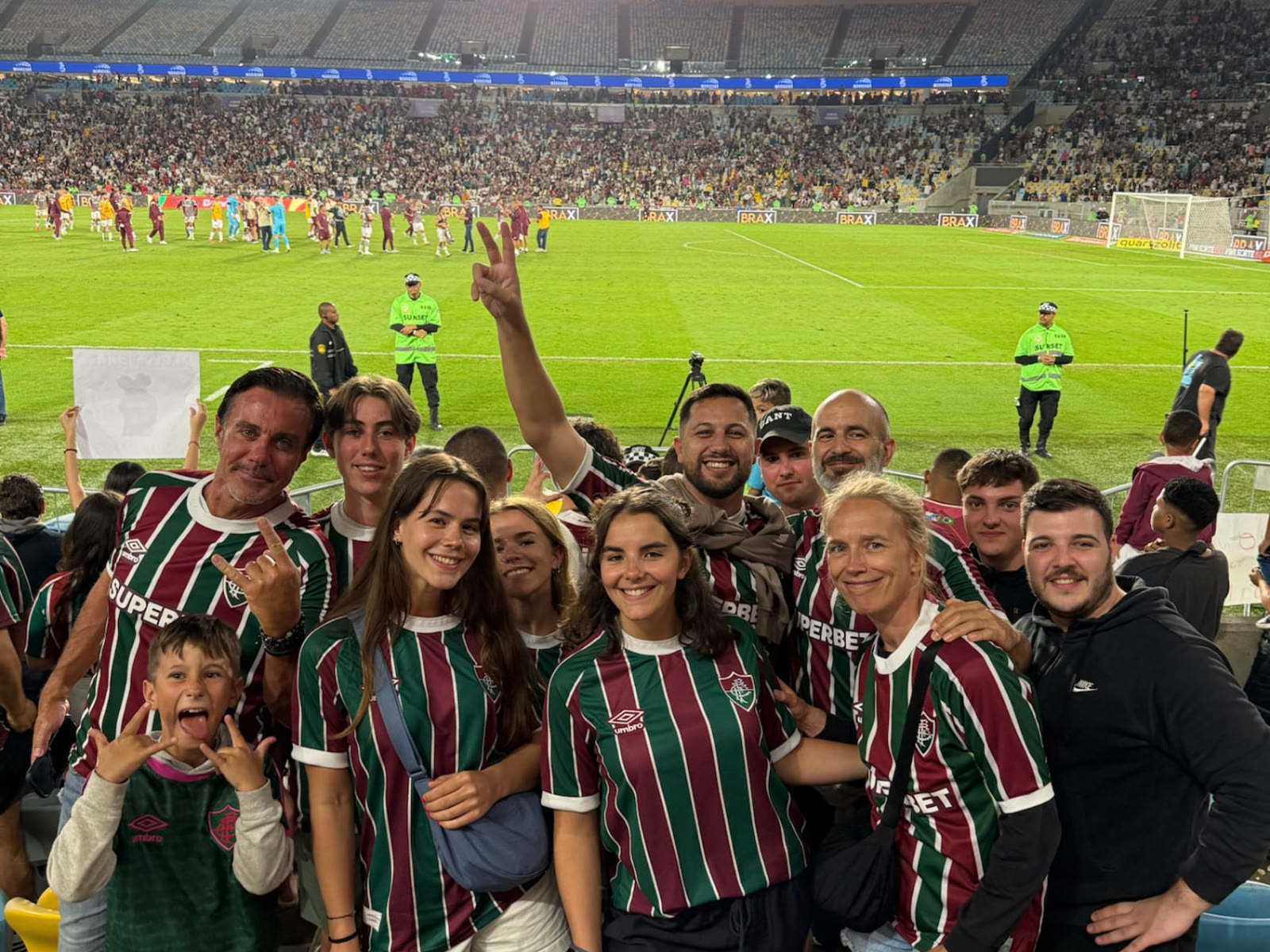 Partida de Futebol no Maracanã